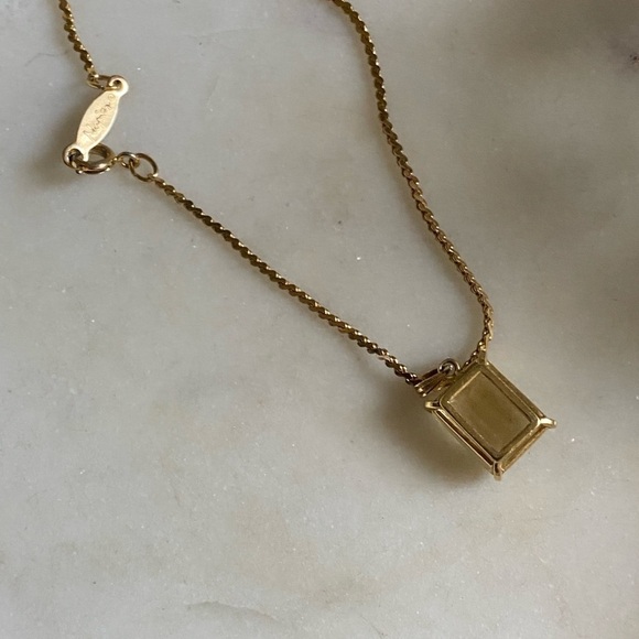 beautiful vintage gold tone bracelet with yellow crystal accent - Picture 13 of 16